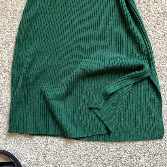 Great forest green dress. Fits best a size 6-8. - Picture 3 of 3